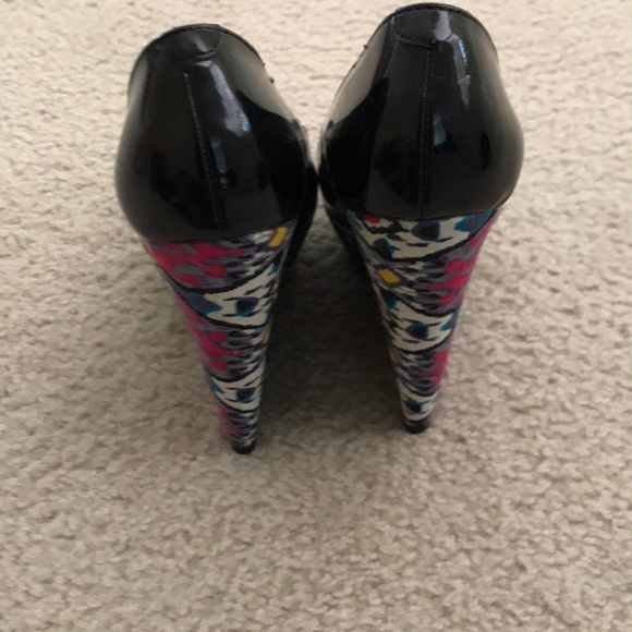 Shoes - Picture 3 of 4